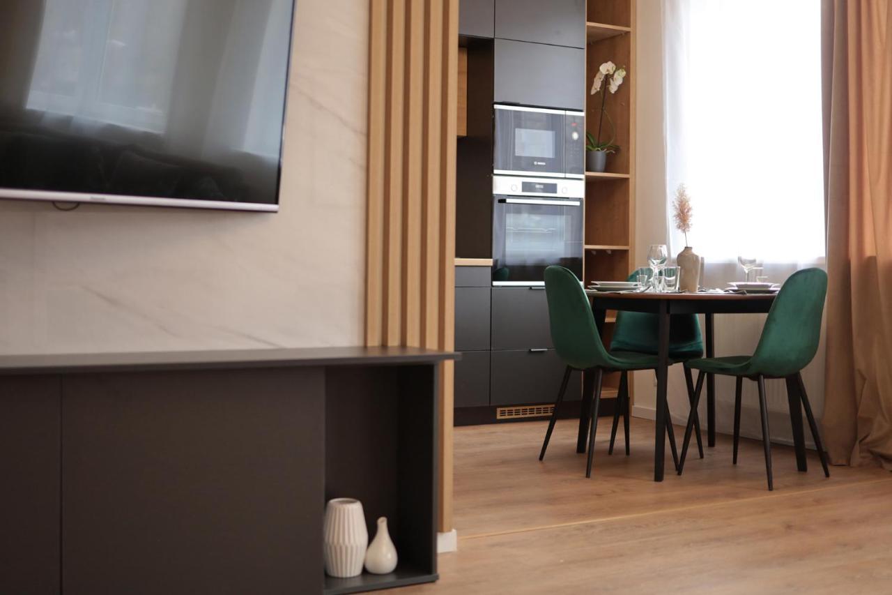 ברטיסלאבה Beautiful And Stylish 2 Bedroom Apartment In The City Center And In The Pedestrian Zone מראה חיצוני תמונה