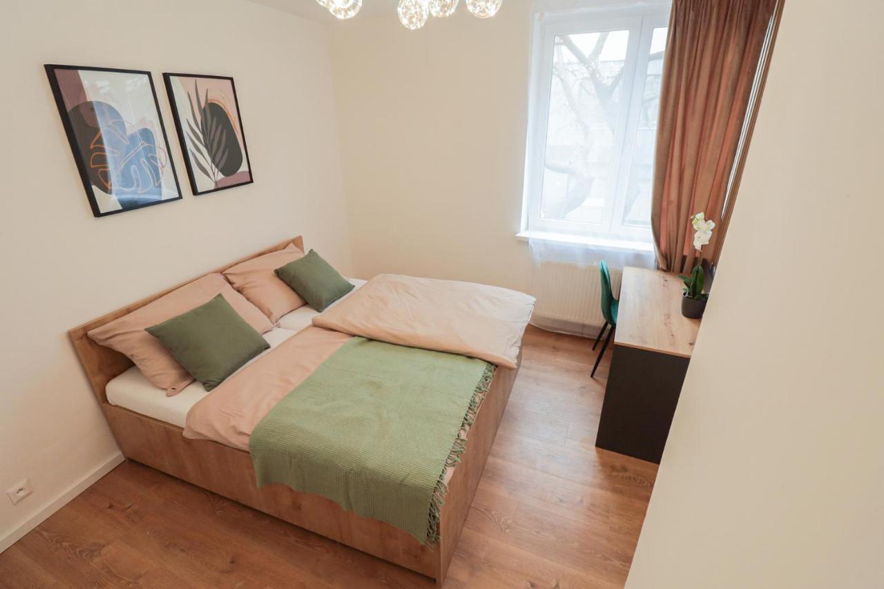 ברטיסלאבה Beautiful And Stylish 2 Bedroom Apartment In The City Center And In The Pedestrian Zone מראה חיצוני תמונה