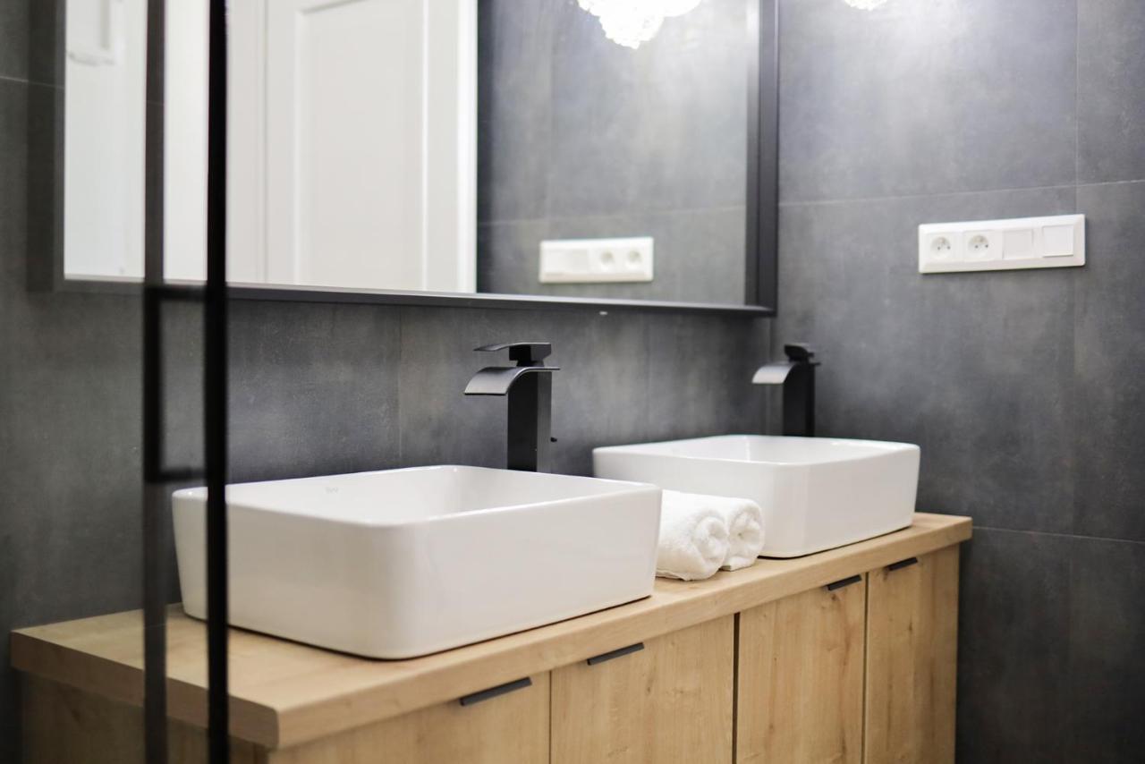 ברטיסלאבה Beautiful And Stylish 2 Bedroom Apartment In The City Center And In The Pedestrian Zone מראה חיצוני תמונה